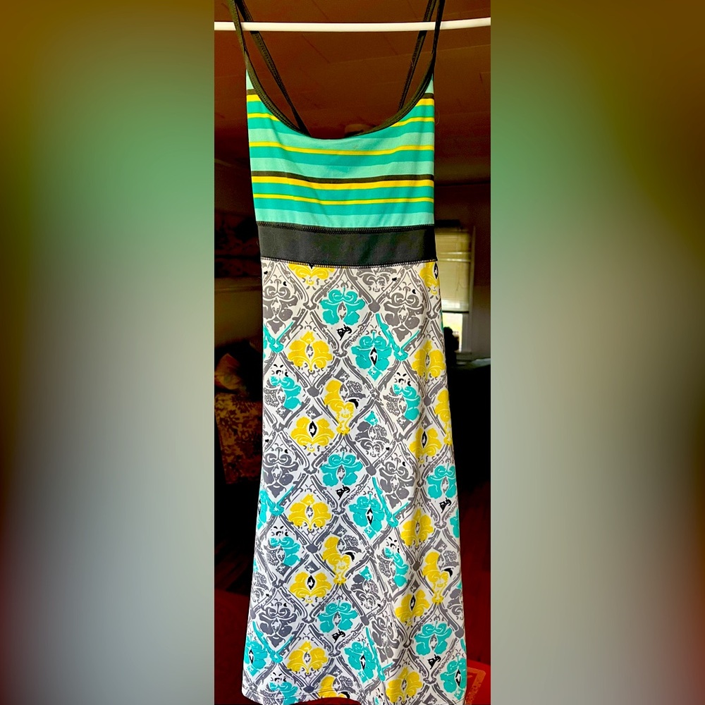 Lola sundress , crisscross back and built in bra xs
